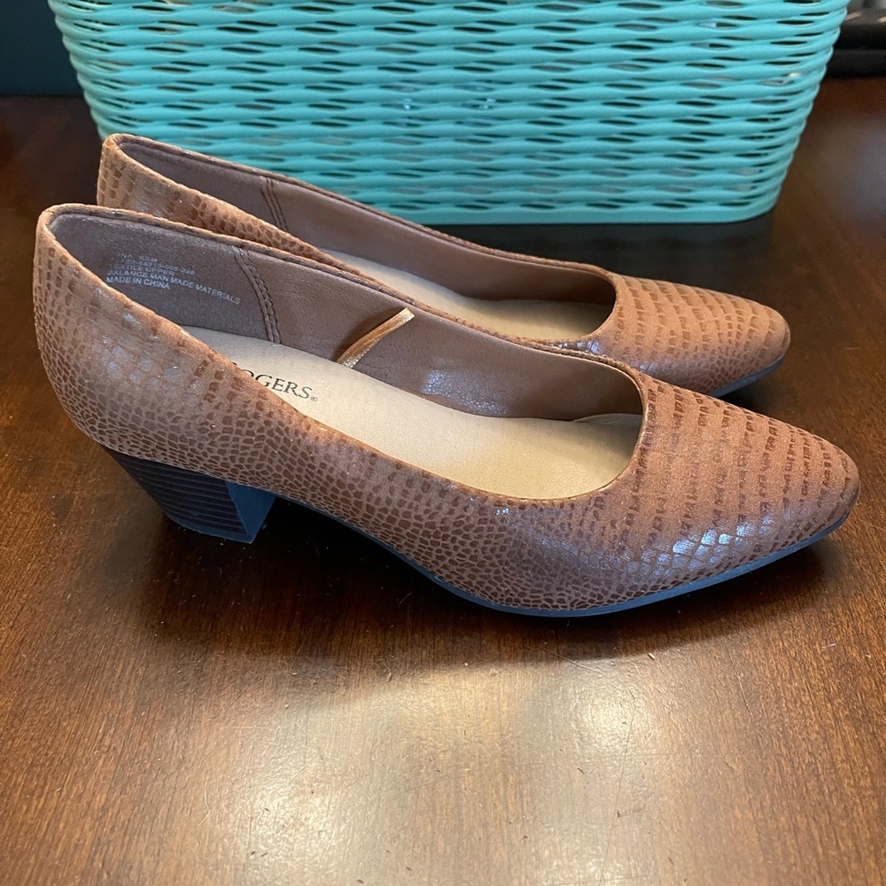 Kim Rogers Ultra Comfort Style Lona Pump - Picture 3 of 10
